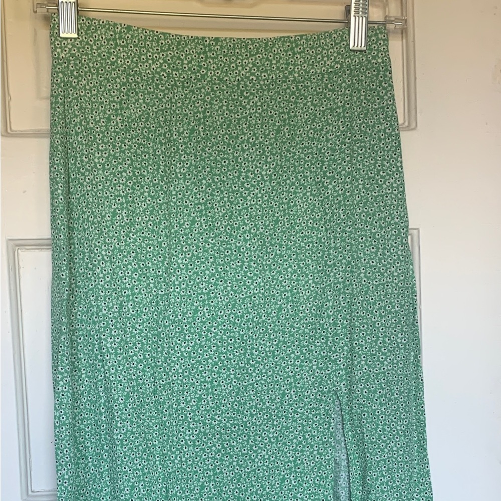 H&M womens maxi skirt green pattern